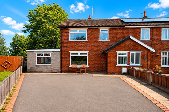 3 Bedroom End Of Terrace House For Sale In Meadow Close, Clifton, Preston, Lancashire, PR4