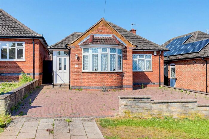 2 Bedroom Detached Bungalow For Sale In Waddington Drive, West Bridgford, Nottinghamshire, NG2