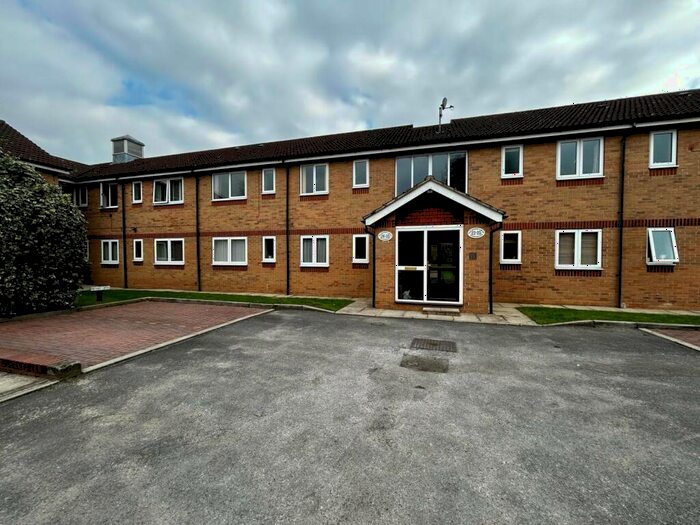 2 Bedroom Flat To Rent In Old Manor Lawns, Long Lane, Beverley, East Riding Of Yorkshire, HU17