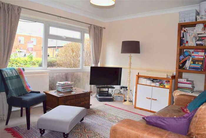 1 Bedroom Flat To Rent In Montague Road, Wimbledon SW19