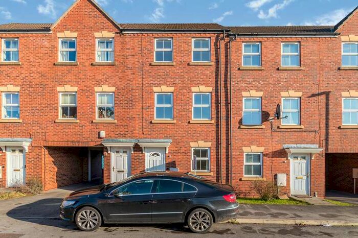 3 Bedroom Town House To Rent In High Hazel Drive, Mansfield Woodhouse, NG19