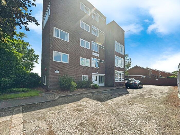 2 Bedroom Flat To Rent In Norris Hill Drive, Heaton Norris, Stockport, SK4