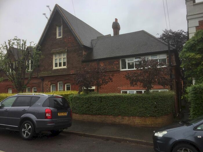 1 Bedroom Flat To Rent In Nightingale Road, Godalming, GU7