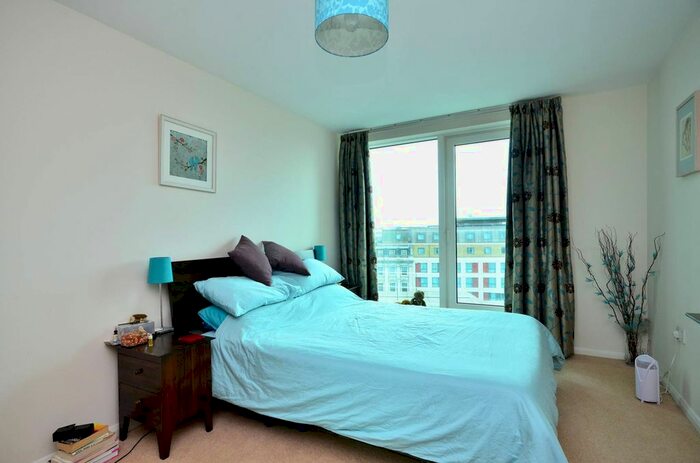 2 Bedroom Flat To Rent In St George Wharf, Vauxhall, London, SW8