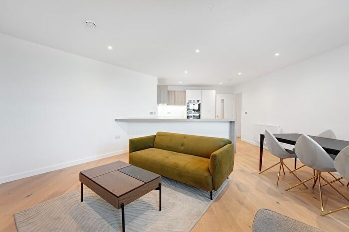 2 Bedroom Flat To Rent In Twickenham Gateway, Bradshaw Close, London, Twickenham, TW1