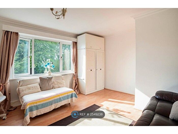 1 Bedroom Flat To Rent In Whitehouse Common Road, Sutton Coldfield, B75