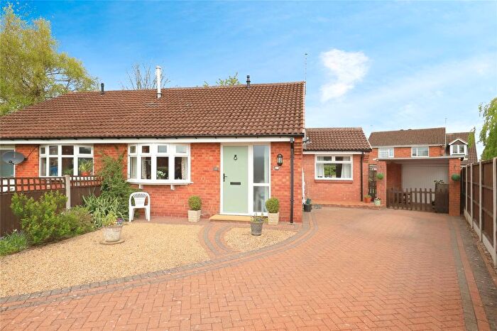 2 Bedroom Bungalow For Sale In Kelso Gardens, Perton Wolverhampton, Staffordshire, WV6