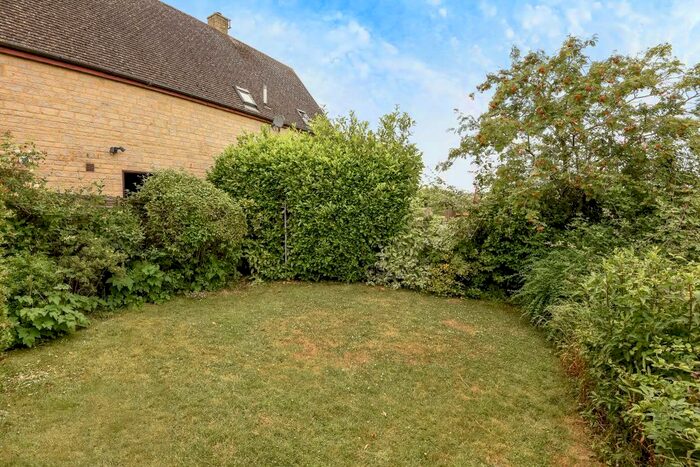 2 Bedroom Detached Bungalow To Rent In Ascott-under-wychwood, Oxfordshire, OX7