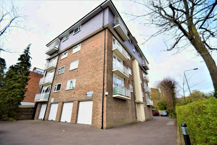 1 Bedroom Flat To Rent In Warwick Court, Park Hill Road, Bromley BR2