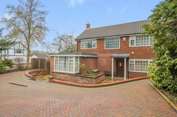 4 Bedroom Detached House To Rent In Chiltern Road, Sutton, Surrey, SM2