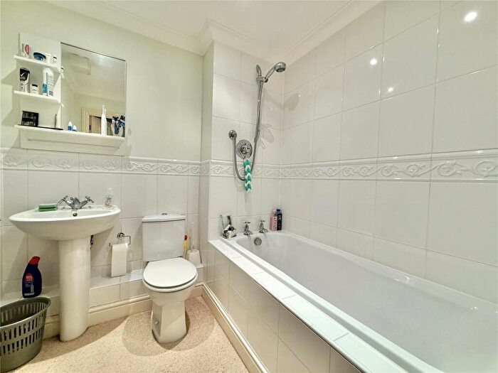 2 Bedroom Apartment For Sale In Upperton Road, Eastbourne, East Sussex, BN21