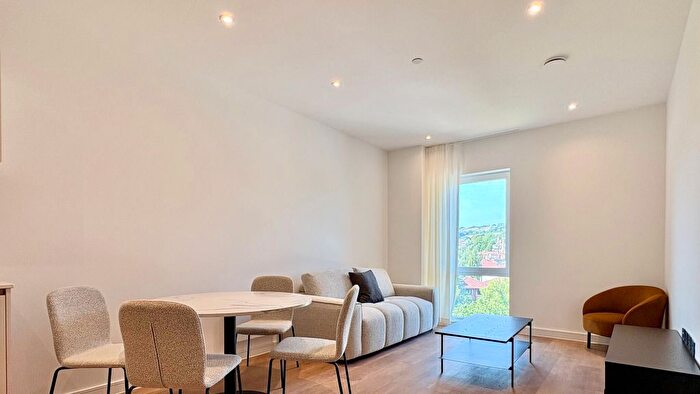 1 Bedroom Flat To Rent In Windsor Bridge Road, Bath, BA2