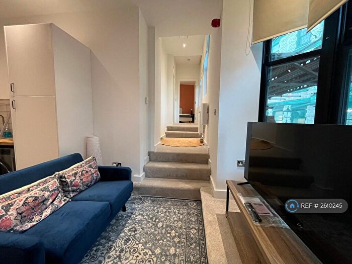 1 Bedroom Flat To Rent In New Briggate, Leeds, LS2