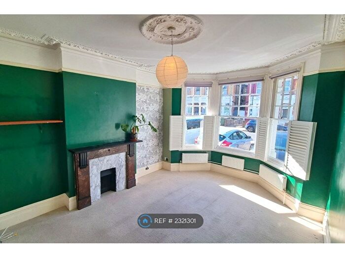 2 Bedroom Flat To Rent In Rosenthal Road, London, SE6