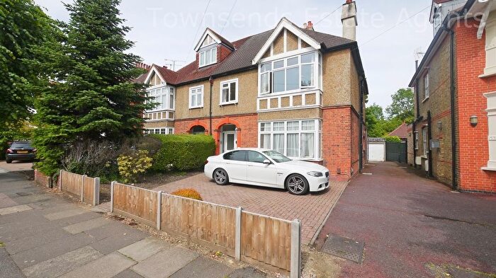 2 Bedroom Flat For Sale In Murray Road, Northwood, HA6