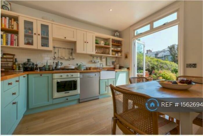 2 Bedroom Flat To Rent In Leighton Gardens, London, NW10