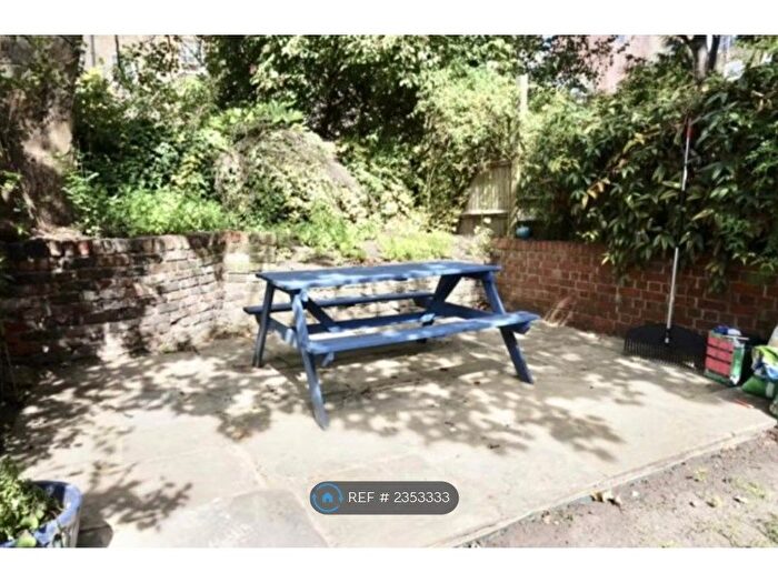 1 Bedroom Flat To Rent In Waterloo Terrace, London, N1