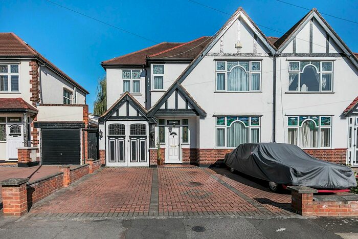 4 Bedroom Terraced House To Rent In Tresco Gardens, Ilford, IG3