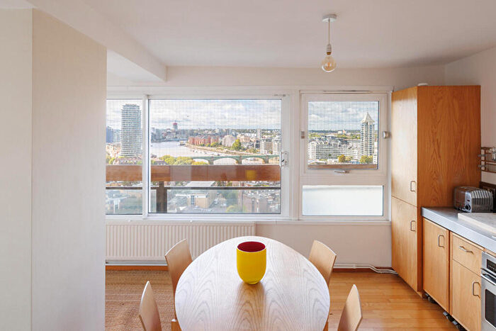 2 Bedroom Flat For Sale In Sparkford House, London, SW11