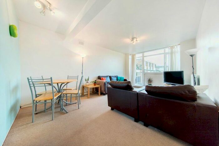 2 Bedroom Flat To Rent In Crescent Court, Park Hill, SW4