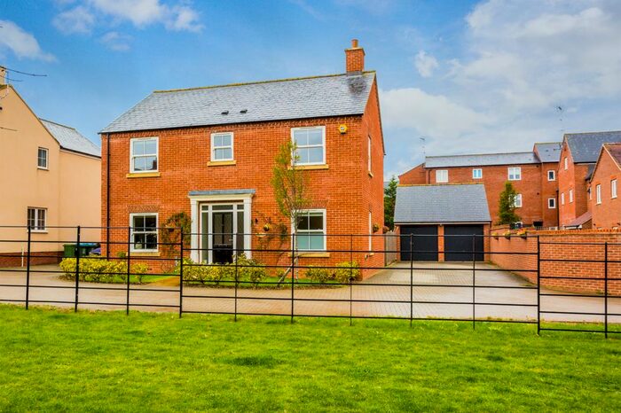 4 Bedroom Detached House To Rent In Pillow Way, Buckingham, MK18