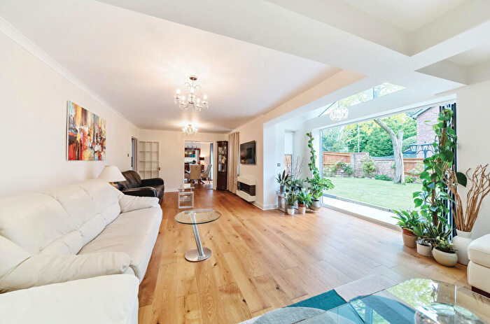 5 Bedroom Detached House For Sale In Fleet Road, Farnborough, Hampshire, GU14