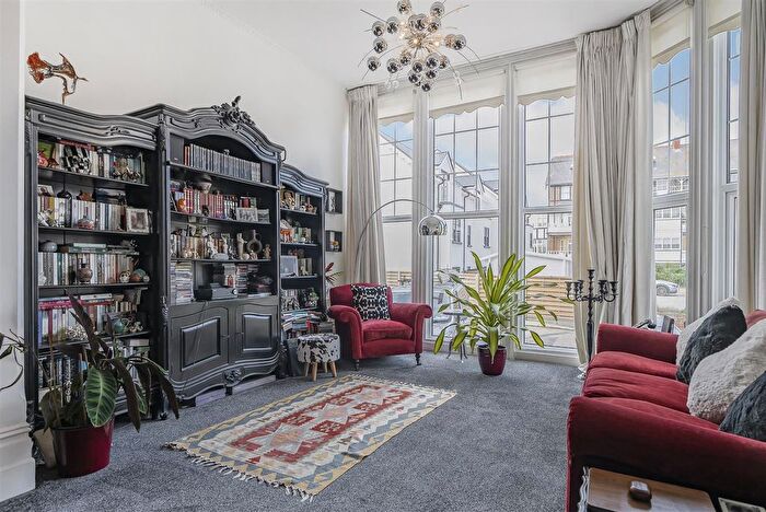 2 Bedroom Flat For Sale In Beach Road, Westgate-On-Sea, CT8