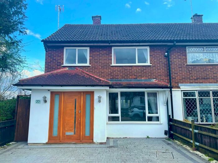 3 Bedroom End Of Terrace House To Rent In Grasmere Road, St. Albans, AL1