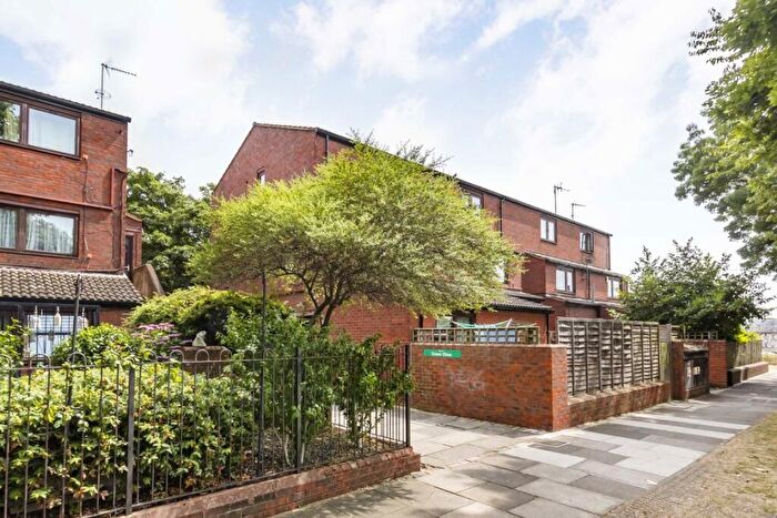 3 Bedroom Flat To Rent In Crown Close, West Hampstead, NW6