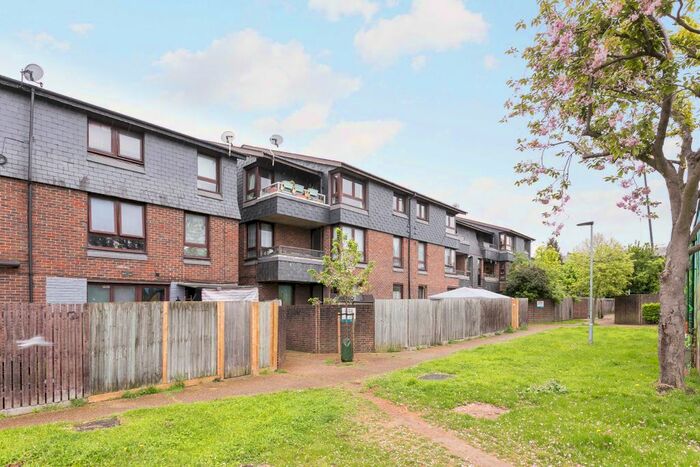 1 Bedroom Flat To Rent In Galatea Square, Peckham, London, London, SE15