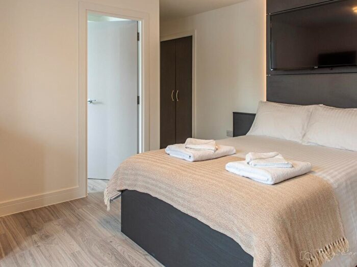 Studio To Rent In - Derrys Villa, Flat, PL4
