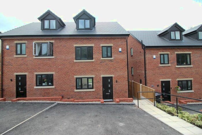 4 Bedroom Semi-Detached House To Rent In Booths Brow Road, Ashton-In-Makerfield, Wigan, WN4