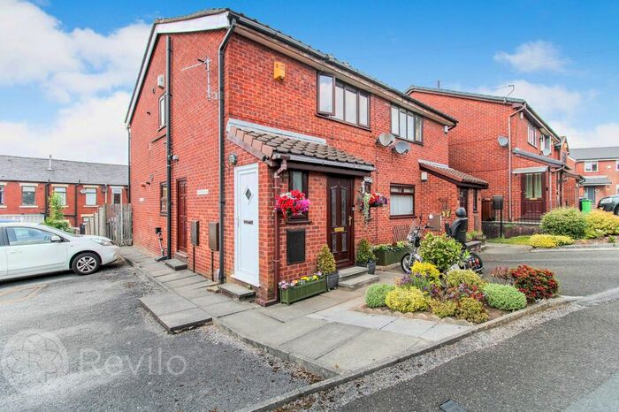 2 Bedroom Flat To Rent In Vicarage View, Rochdale, OL11