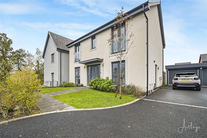 4 Bedroom Detached House For Sale In Waun Fawr, Parc Ceirw, Swansea, SA6