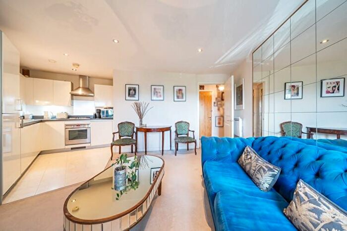 1 Bedroom Flat For Sale In Batsford House, Wimbledon, London, SW19