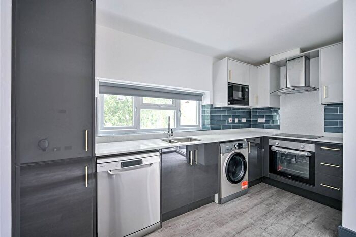 2 Bedroom Flat To Rent In High Street, Feltham, TW13