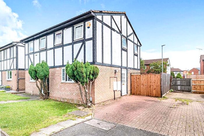 2 Bedroom End Of Terrace House To Rent In Beanley Close, Luton, Bedfordshire, LU2