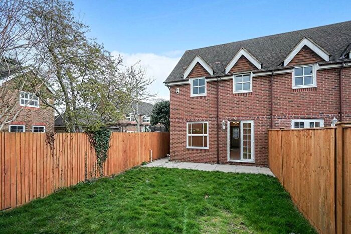 3 Bedroom House To Rent In Kenny Drive, Carshalton, SM5