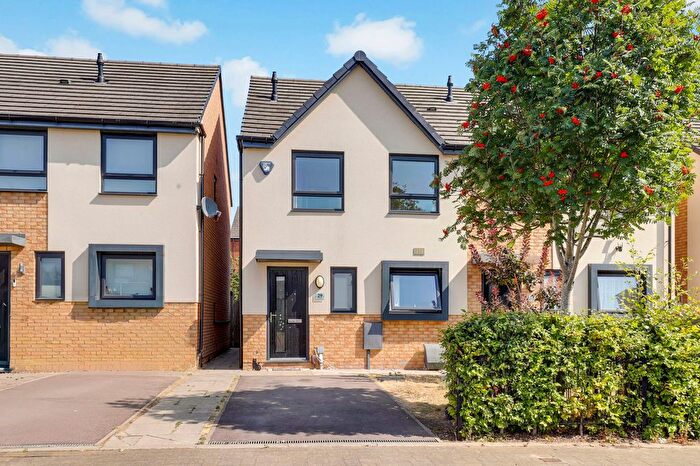 3 Bedroom Semi-Detached House For Sale In Pym Walk, Nottingham, NG3