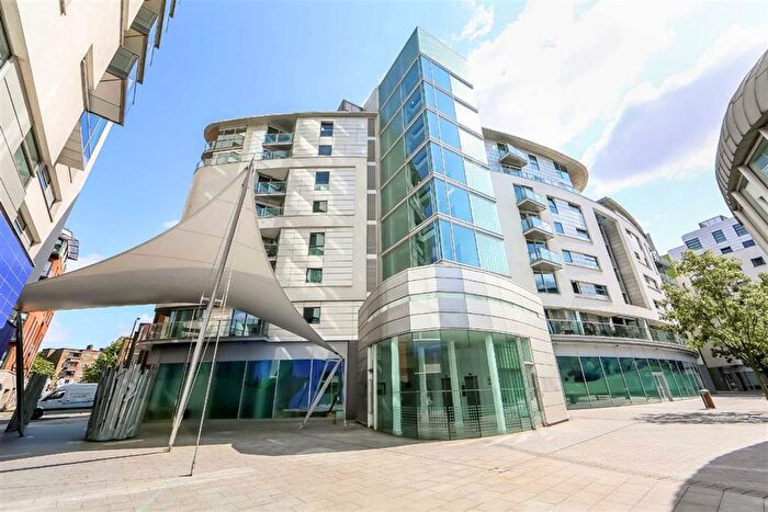 3 Bedroom Flat To Rent In Empire Square East, Borough, SE1