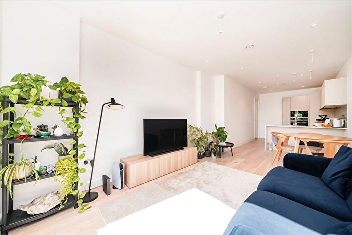 2 Bedroom Flat To Rent In Chiswick High Road, Chiswick, W4