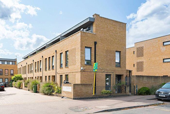 3 Bedroom End Of Terrace House To Rent In May Road, Chingford, London, E4