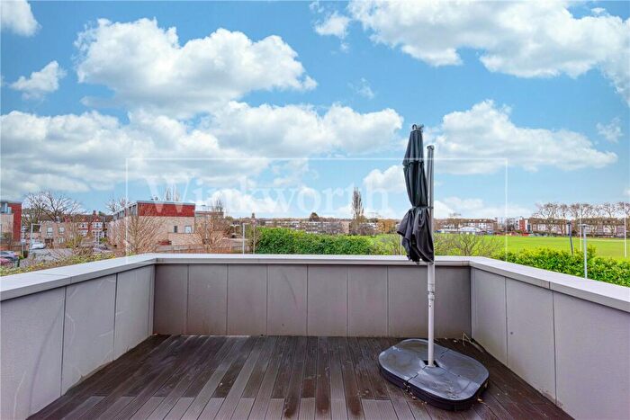 4 Bedroom Town House To Rent In Mark Twain Drive, London, NW2
