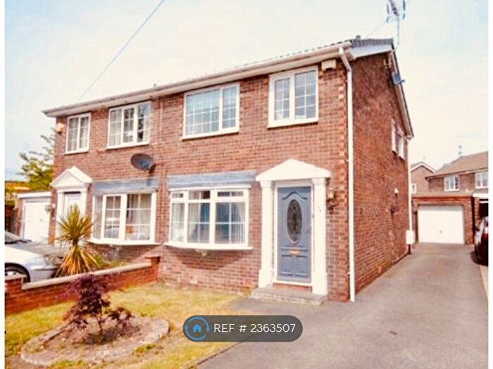 3 Bedroom Semi-Detached House To Rent In Leeds Road, Kippax, Leeds, LS25