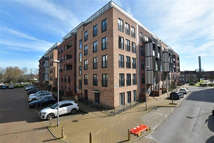 2 Bedroom Flat For Sale In Maxwell Road, Romford, Essex, RM7