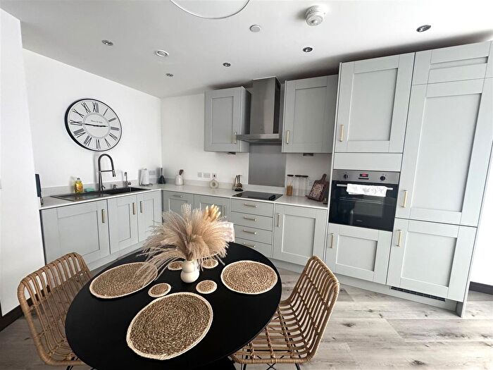 1 Bedroom Flat To Rent In Gramophone Lane, Hayes, UB3