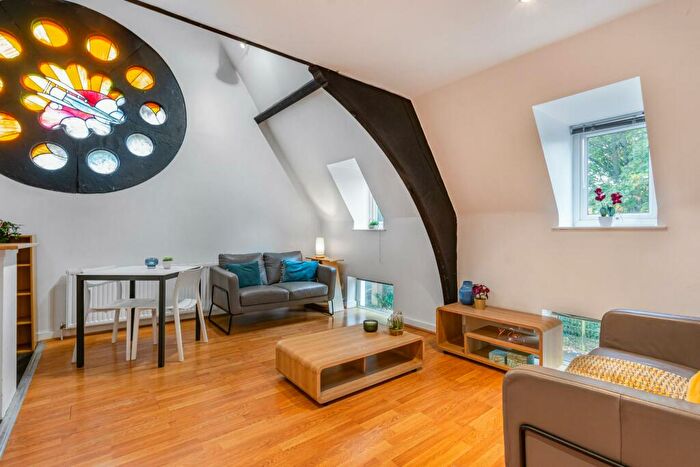 2 Bedroom Flat To Rent In Cliff Road - Design House, Leeds, LS6