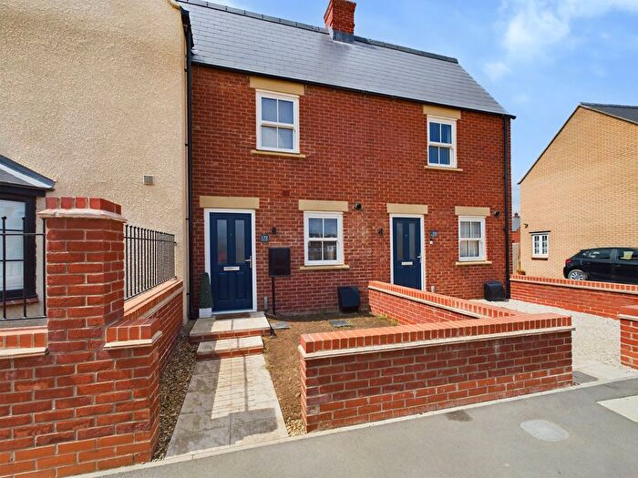 2 Bedroom Terraced House For Sale In Redcar Road, Towcester, NN12