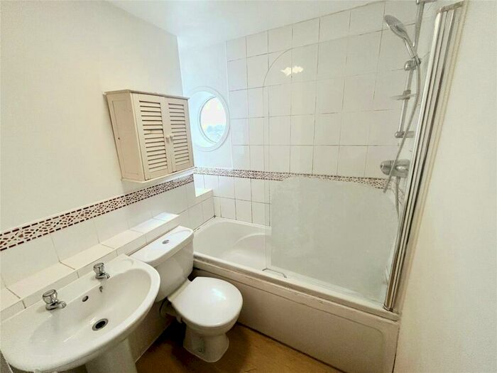 2 Bedroom Flat To Rent In Curzon Street, Burton-On-Trent, Staffordshire, DE14