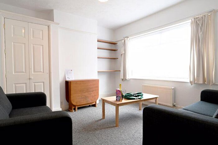 3 Bedroom Terraced House To Rent In Milner Road, Brighton, BN2